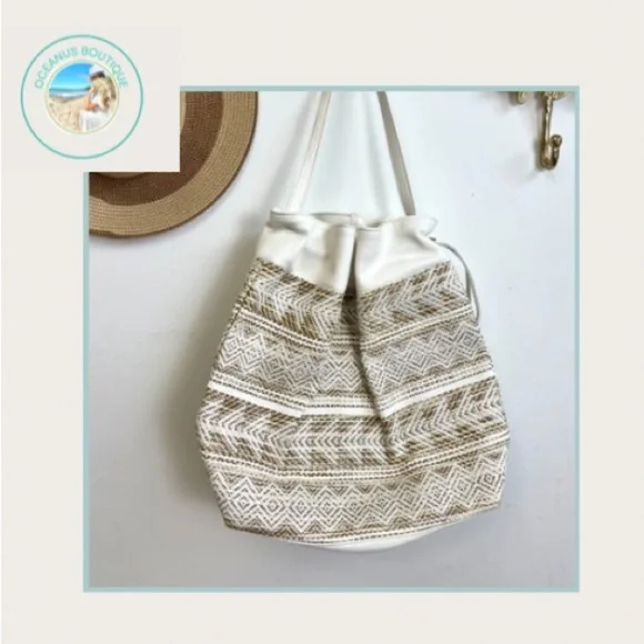 Estée Lauder Rattan vegan leather bucket bag - Picture 2 of 5